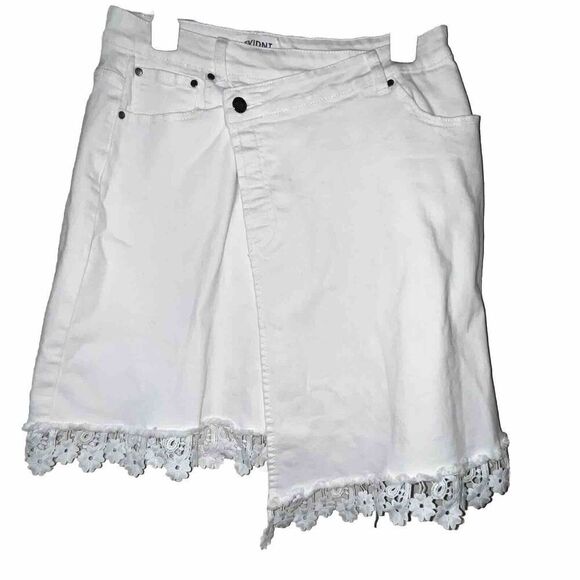 Evidnt Los Angeles Skirt‎ Size 31 White Denim Asymmentrical Floral Hem - Picture 1 of 9
